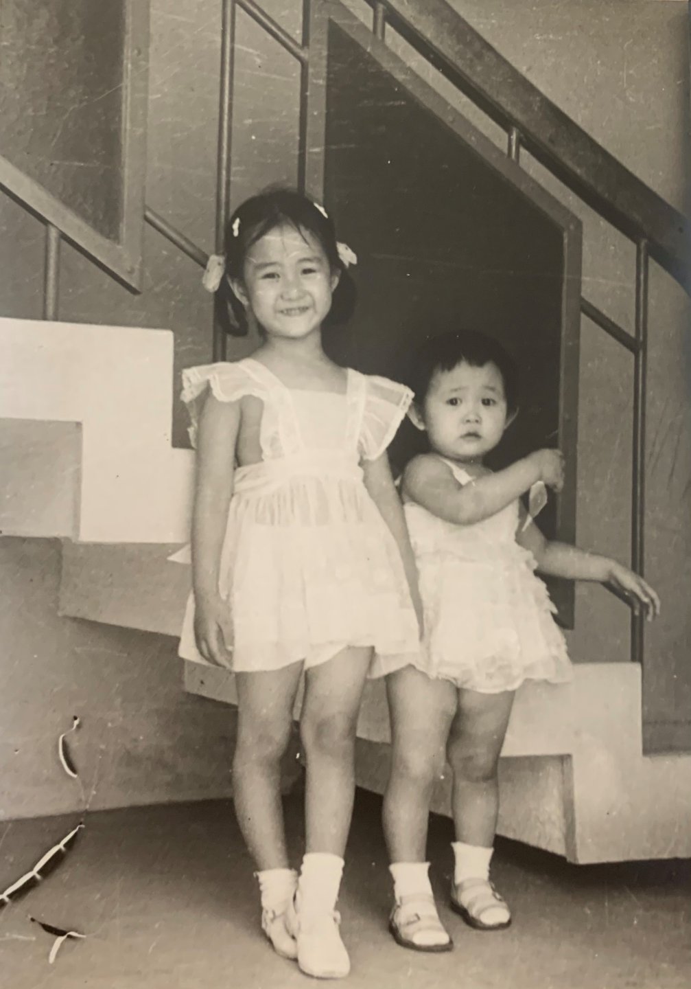 Black and white childhood photo of architect Annie Chu and her sister, Pat
