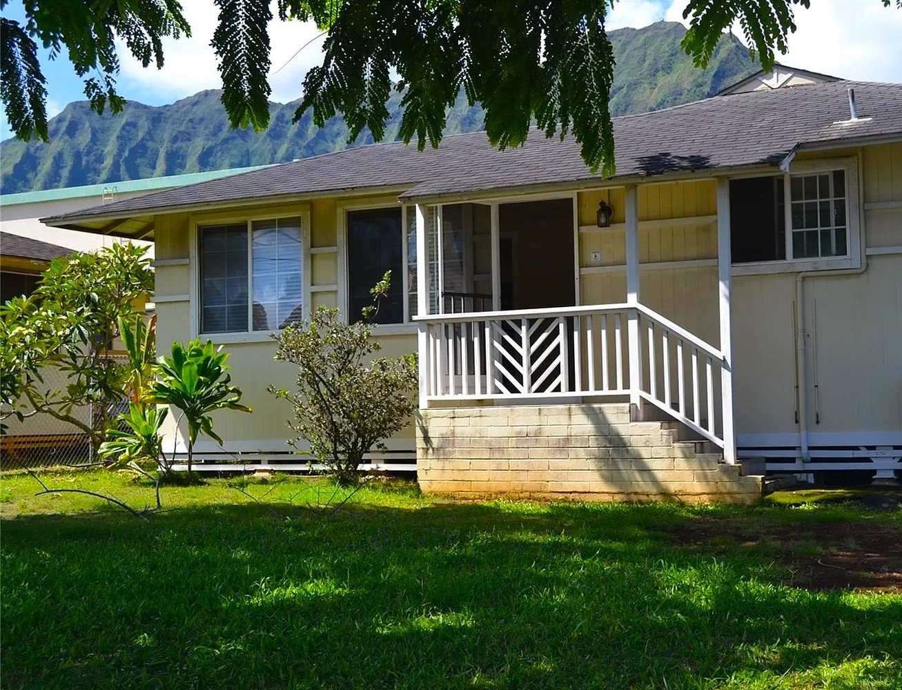 Exterior shot of yellow house in Hawaii